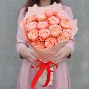 букет из 15 пионовидных роз Кахала