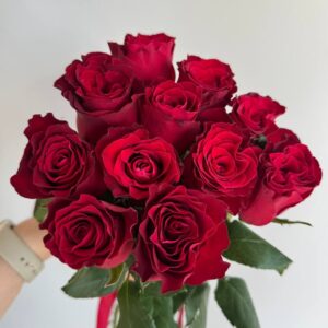 11 красных роз 60 см