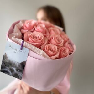 11 розовых эквадорских роз