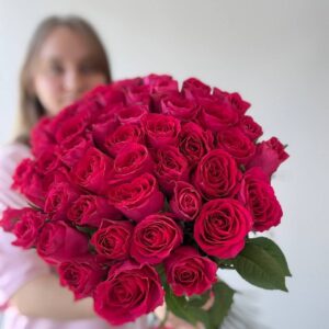 51 малиновая роза 60 см